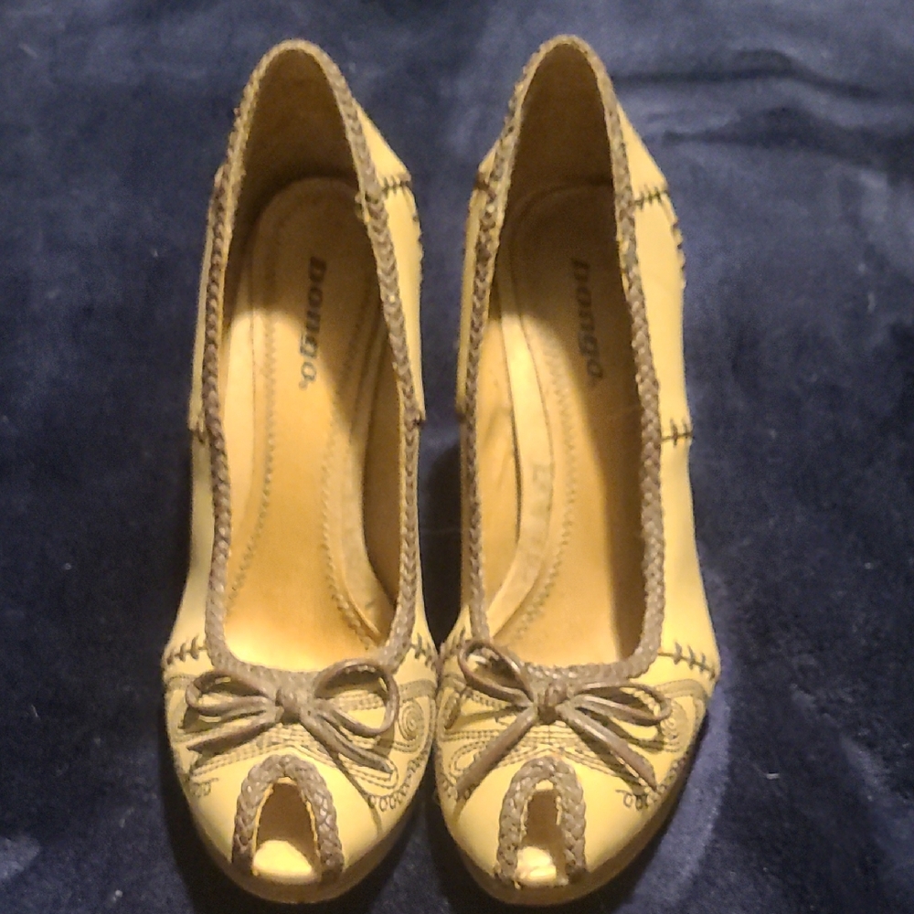 BONGO Yellow Peep-Toe Heels with Bow Detail